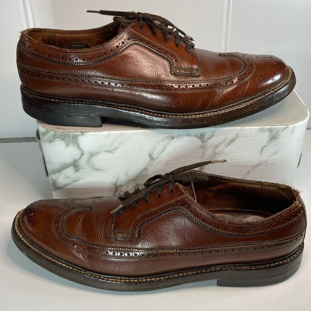 Vintage Florsheim Imperial 93602 8.5 men’s brown wingtip lace up shoes. Box 1 - Picture 1 of 10